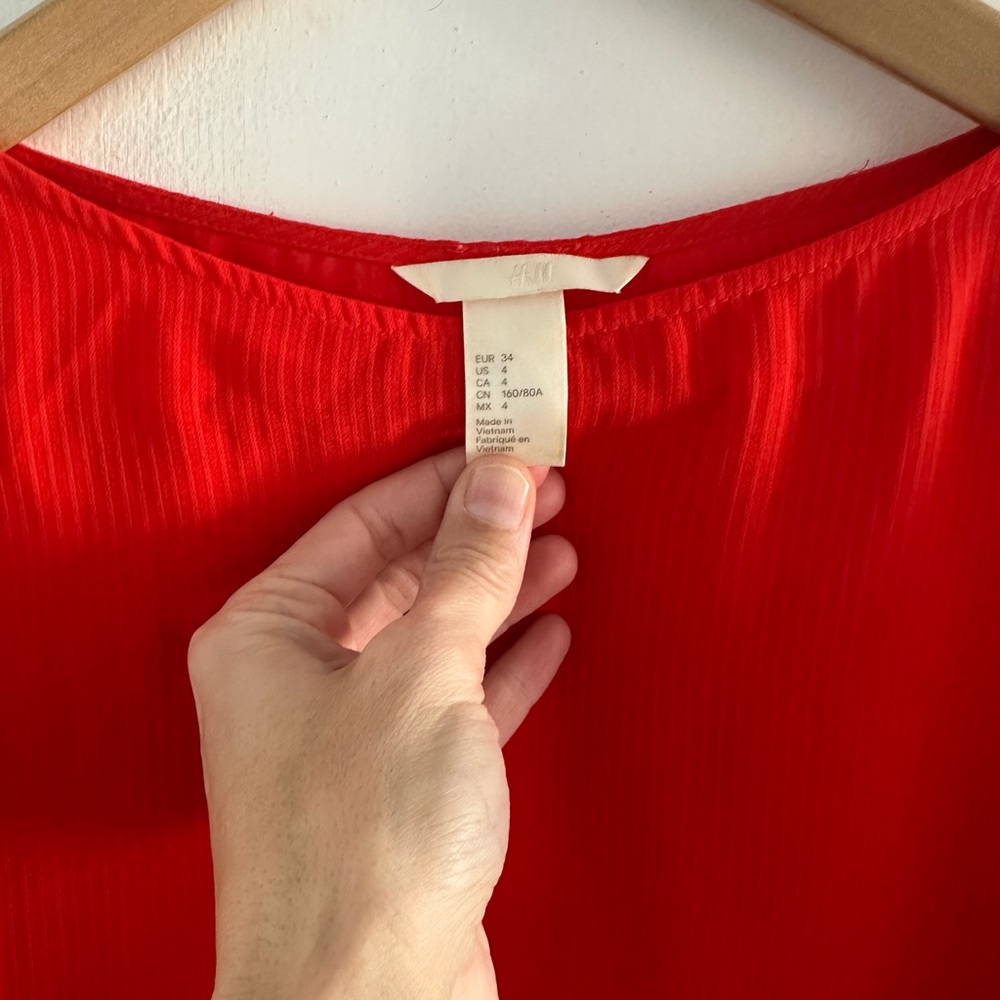 🌻 H&M Red Ruffle Sleeve Top 🌻 - Picture 2 of 5